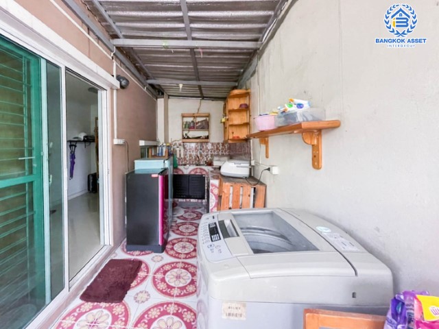 *****ทาวน์เฮ้าส์มือสองนนทบุรี ม.พลีโน่ ปิ่นเกล้า-ราชพฤกษ์ #หลังมุม เนื้อที่เยอะเกือบ 25 ตร.ว. พร้อมฟังก์ชัน 3 ห้องนอน 2 ห้องน้ำ 1 ที่จอดรถ ต่อเติมพื้น และหลังคาห้องครัว บนทำเลเดินทางสะดวกสบาย ใกล้รถไฟฟ้าสายสีแดง "สถานีบางบำหรุ" และทางด่วน